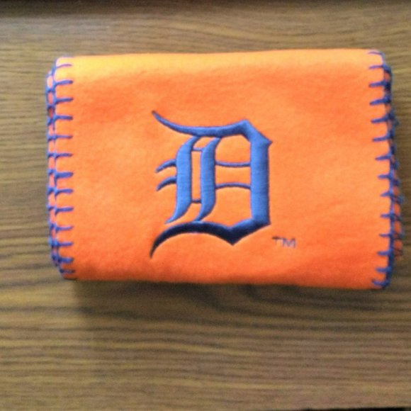 Detroit Tigers Scarf Promo Dunkin Doughnuts Fleece Embroidered MLB Baseball - Picture 1 of 4